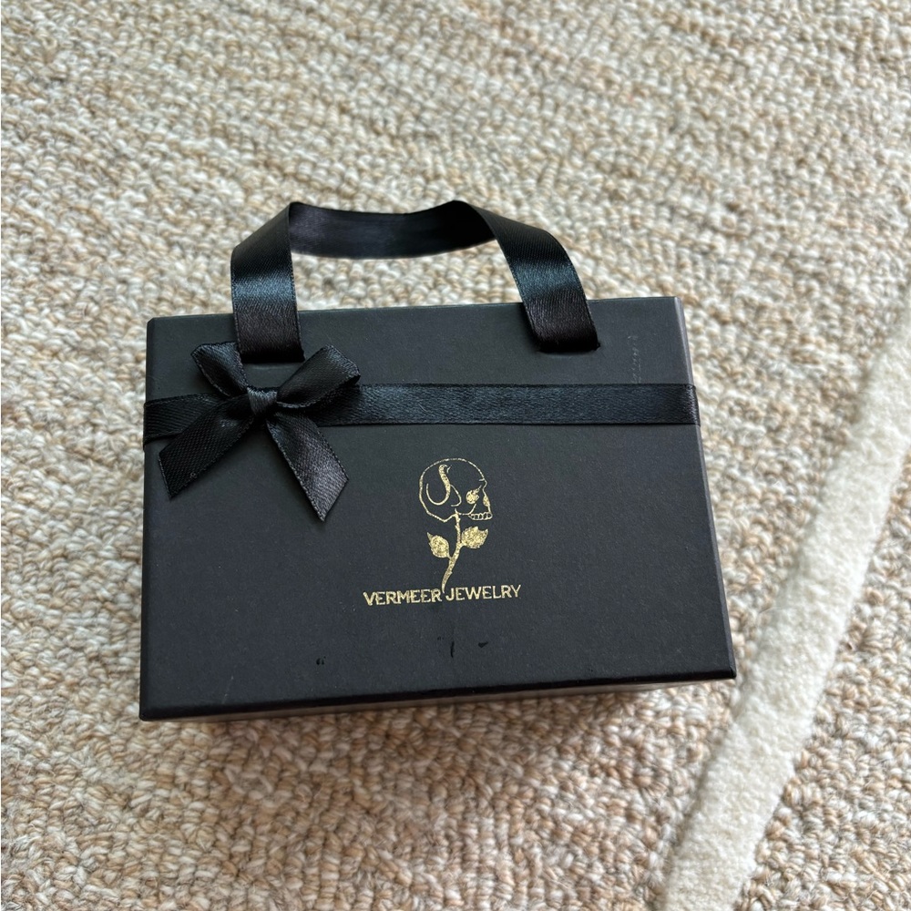 Pearl Skull Ring with box and bracelet - Picture 9 of 14